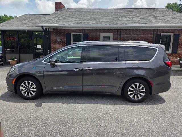 used 2021 Chrysler Pacifica Hybrid car