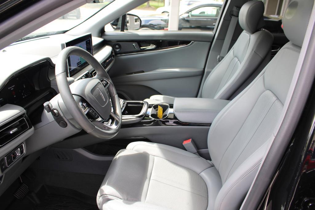 used 2022 Lincoln Nautilus car, priced at $37,433