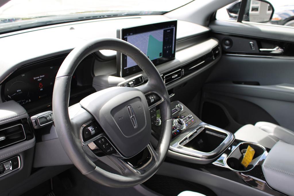 used 2022 Lincoln Nautilus car, priced at $37,433