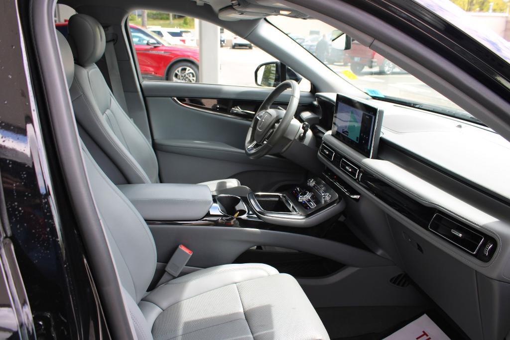 used 2022 Lincoln Nautilus car, priced at $37,433