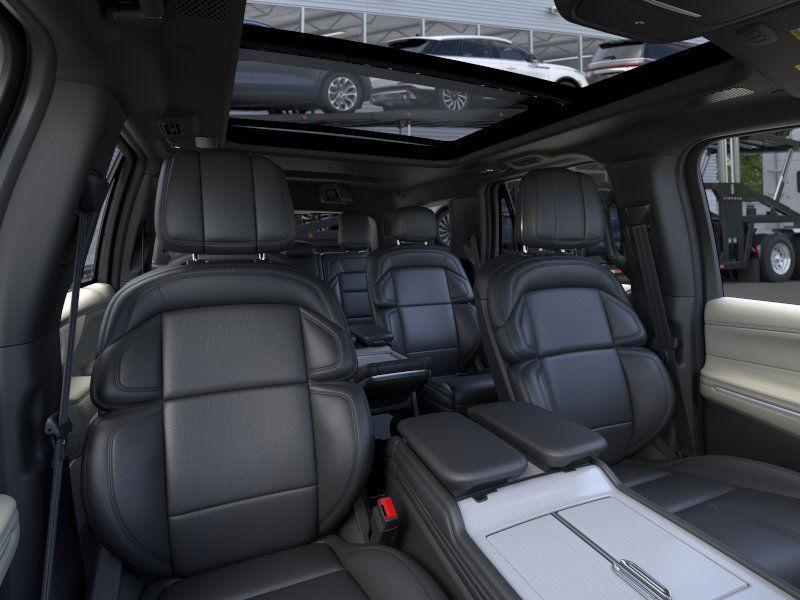 new 2025 Lincoln Navigator car, priced at $109,305
