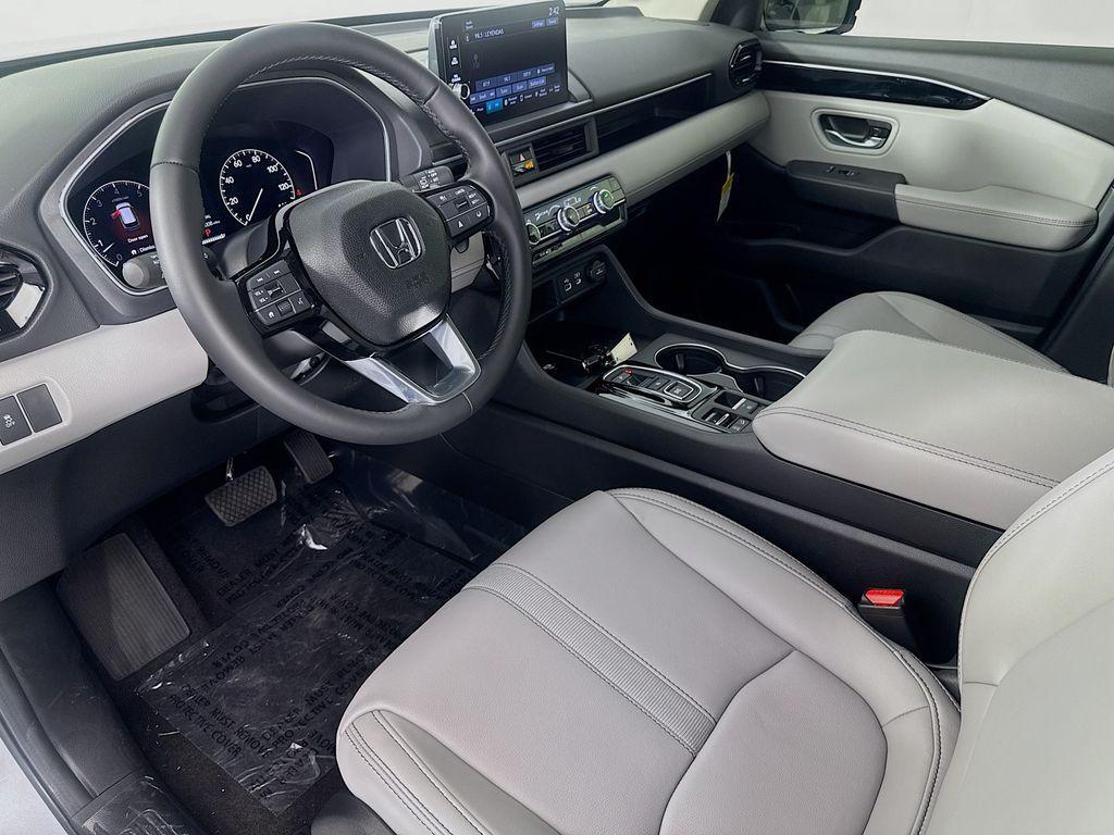 new 2025 Honda Pilot car, priced at $45,434