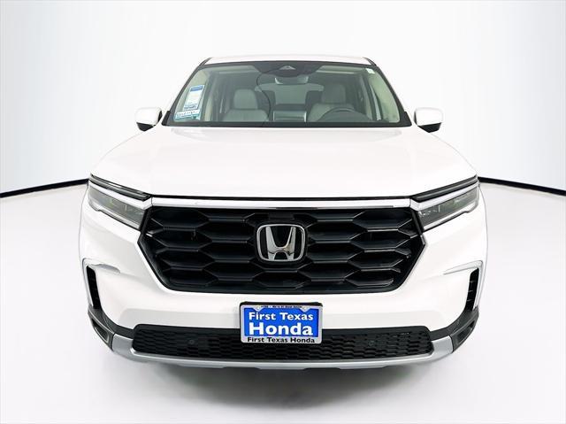 new 2025 Honda Pilot car, priced at $45,350