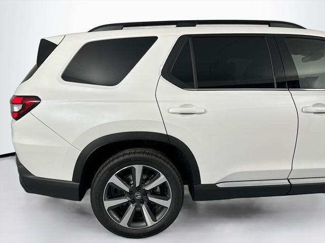 new 2025 Honda Pilot car, priced at $49,350