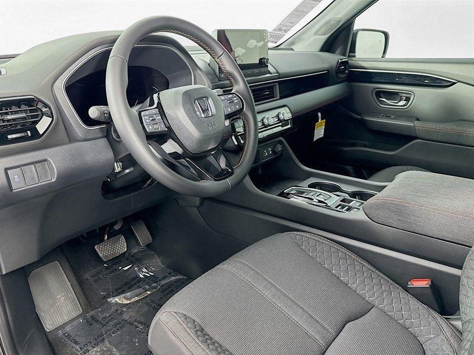 used 2025 Honda Pilot car, priced at $42,105