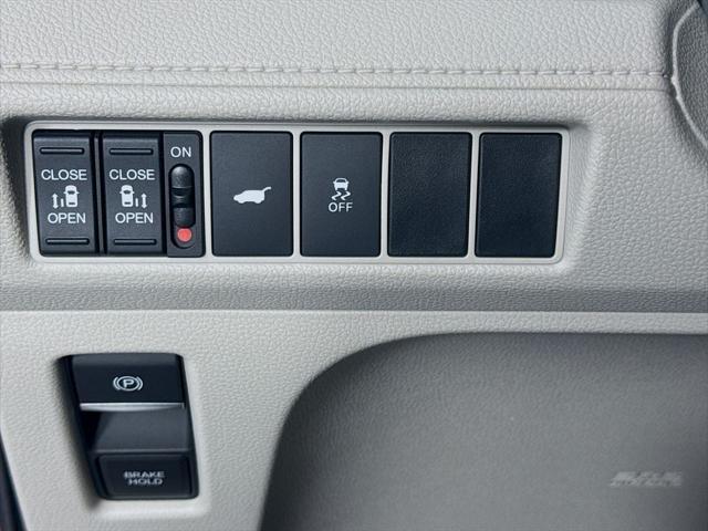 used 2025 Honda Odyssey car, priced at $42,897