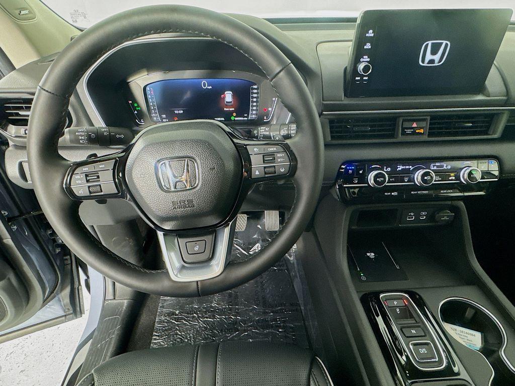 new 2025 Honda Pilot car, priced at $54,044
