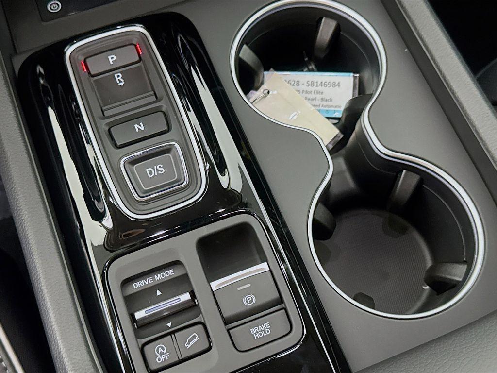 new 2025 Honda Pilot car, priced at $54,044
