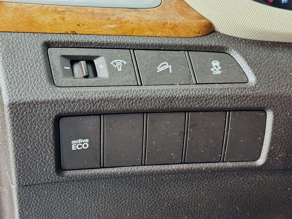 used 2013 Hyundai Santa Fe car, priced at $9,997