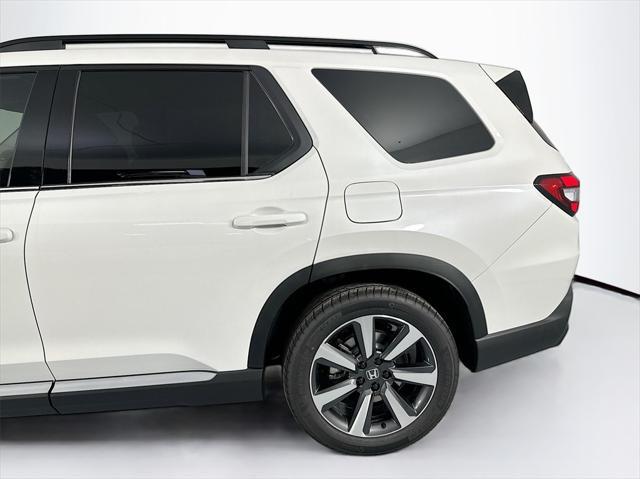 new 2025 Honda Pilot car, priced at $49,350