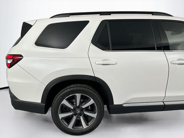 new 2025 Honda Pilot car, priced at $49,405