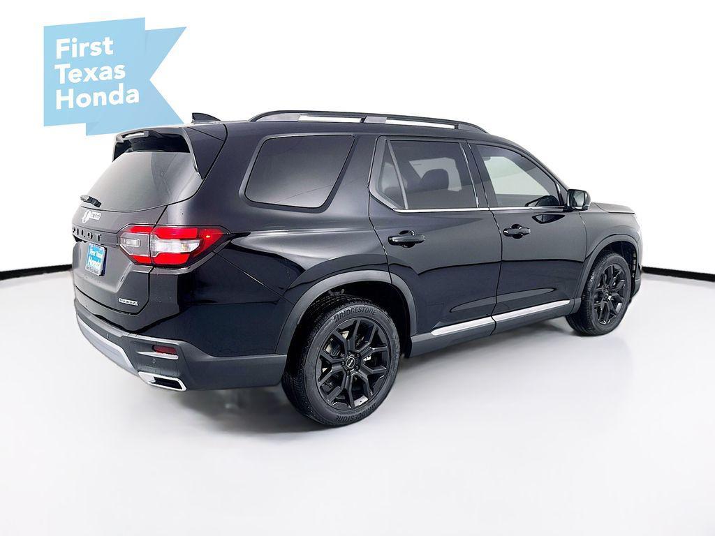 new 2025 Honda Pilot car, priced at $51,362