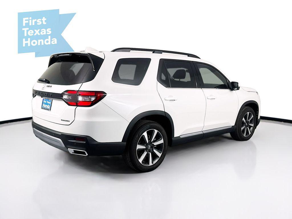 new 2025 Honda Pilot car, priced at $48,930