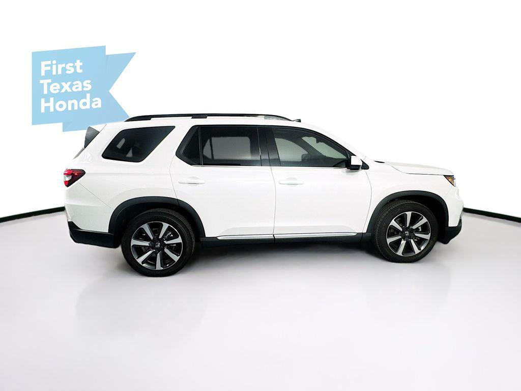 new 2025 Honda Pilot car, priced at $48,930