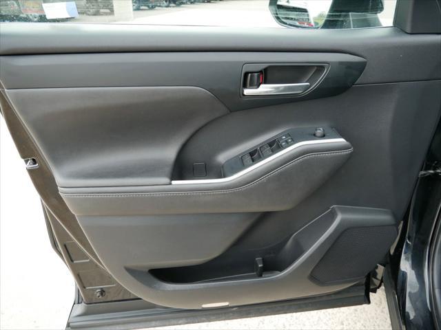 used 2020 Toyota Highlander car, priced at $33,493