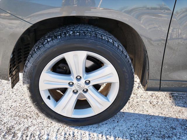 used 2009 Toyota Highlander car, priced at $9,899