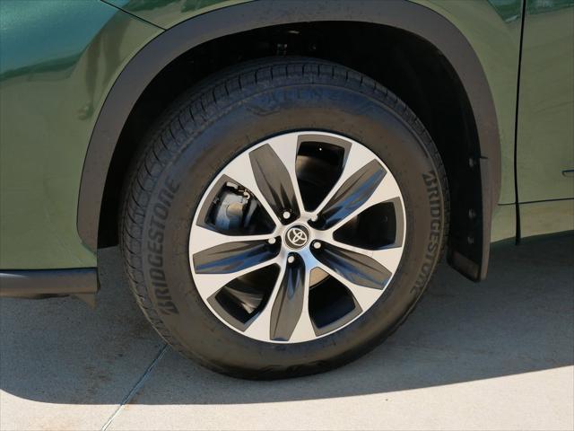 new 2025 Toyota Highlander car, priced at $48,917