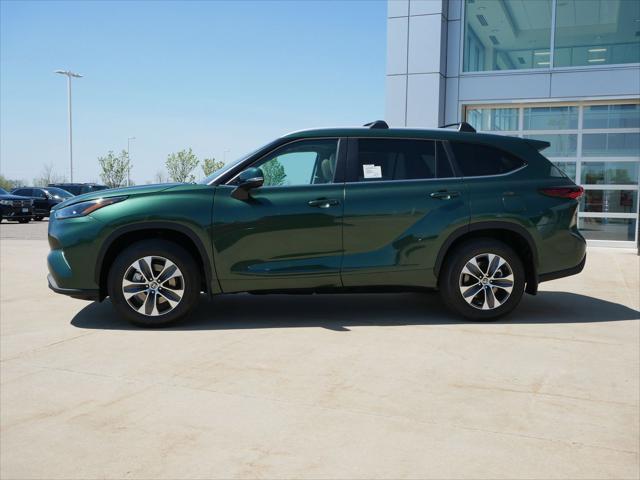 new 2025 Toyota Highlander car, priced at $48,917