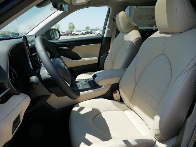 new 2025 Toyota Highlander car, priced at $48,917