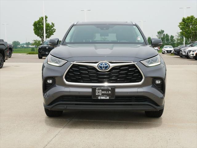 used 2021 Toyota Highlander Hybrid car, priced at $40,991