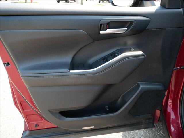 used 2021 Toyota Highlander car, priced at $29,025