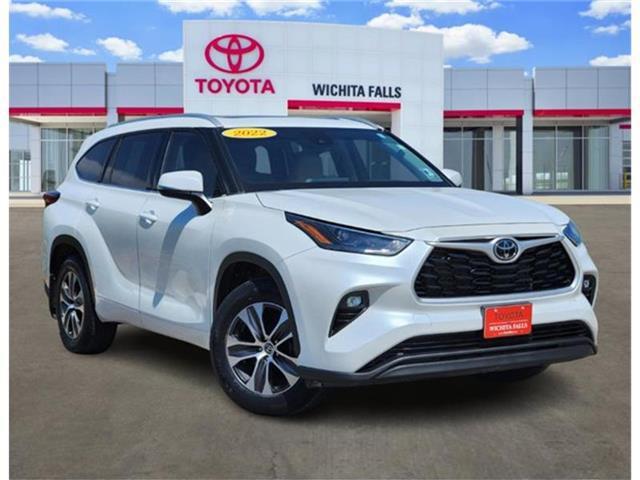 used 2022 Toyota Highlander car, priced at $38,341