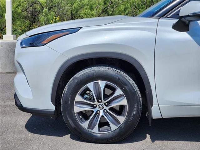 used 2022 Toyota Highlander car, priced at $38,341