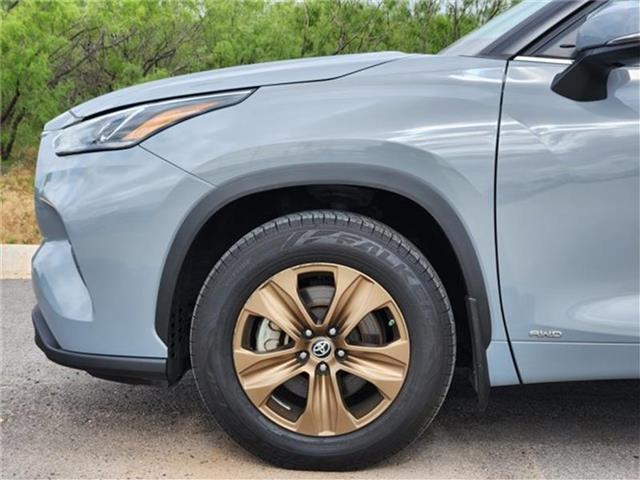 used 2023 Toyota Highlander Hybrid car, priced at $40,903