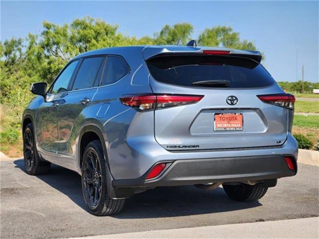 used 2023 Toyota Highlander car, priced at $32,374