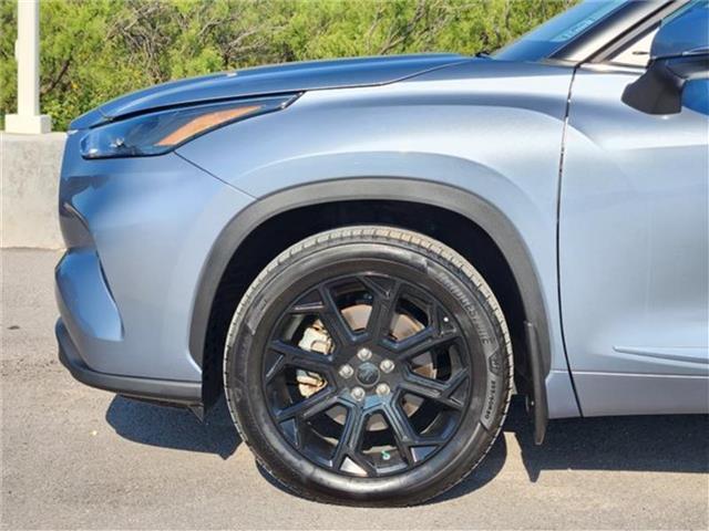 used 2023 Toyota Highlander car, priced at $32,374