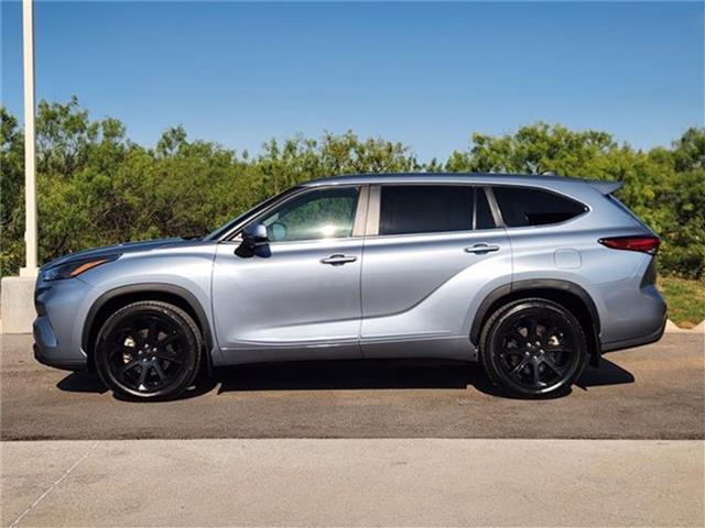 used 2023 Toyota Highlander car, priced at $32,374