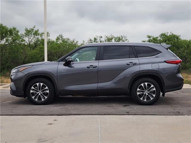 used 2023 Toyota Highlander car, priced at $37,133