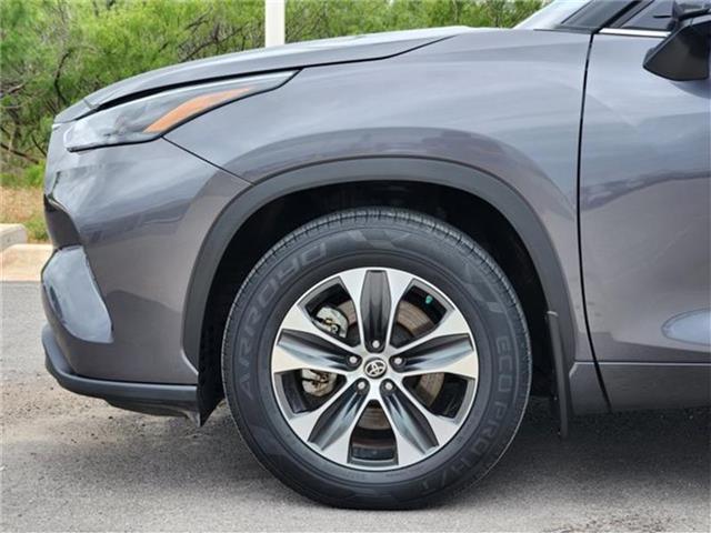 used 2023 Toyota Highlander car, priced at $37,133