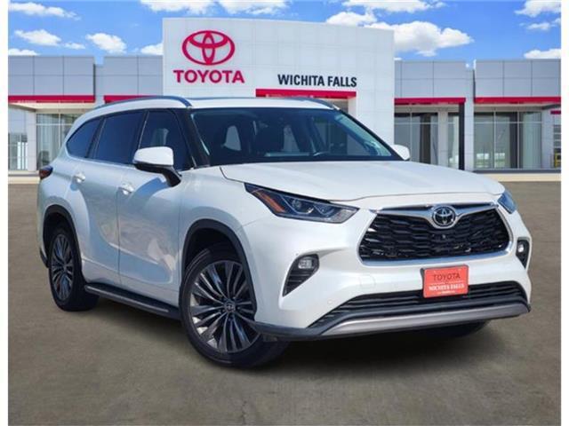 used 2022 Toyota Highlander car, priced at $43,405