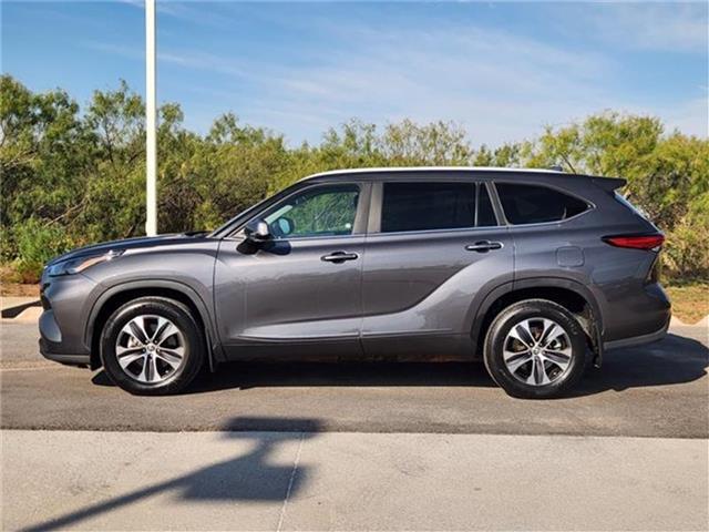 used 2023 Toyota Highlander car, priced at $42,326