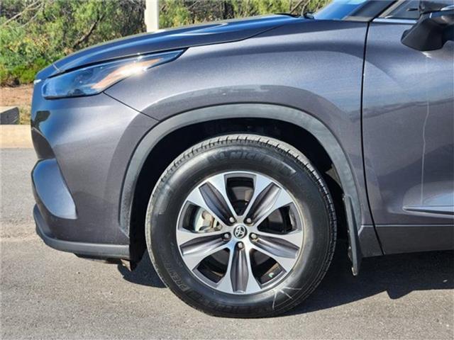 used 2023 Toyota Highlander car, priced at $42,326