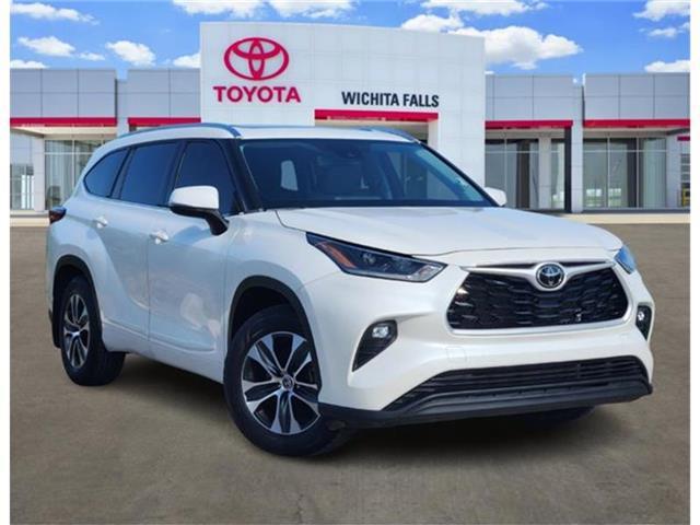 used 2021 Toyota Highlander car, priced at $28,672