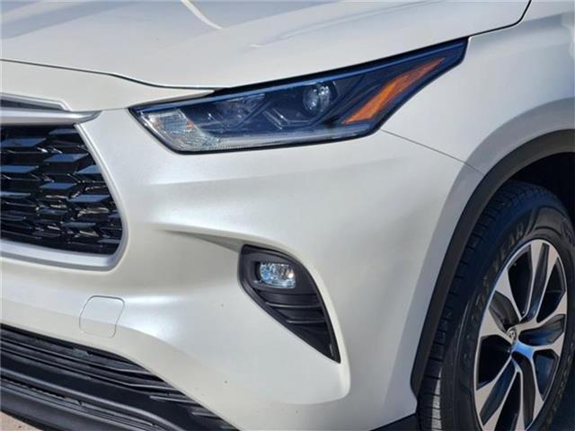 used 2021 Toyota Highlander car, priced at $28,672