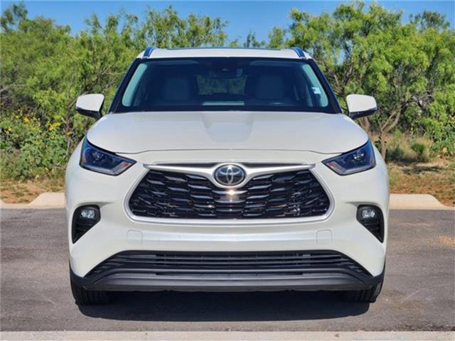 used 2021 Toyota Highlander car, priced at $28,672