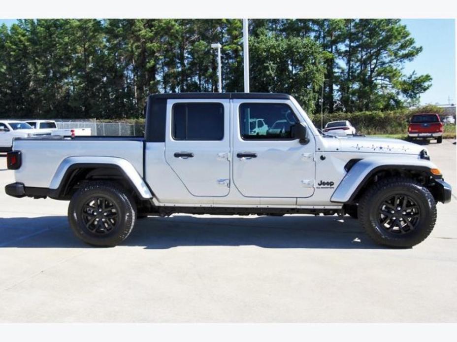 used 2022 Jeep Gladiator car, priced at $31,507