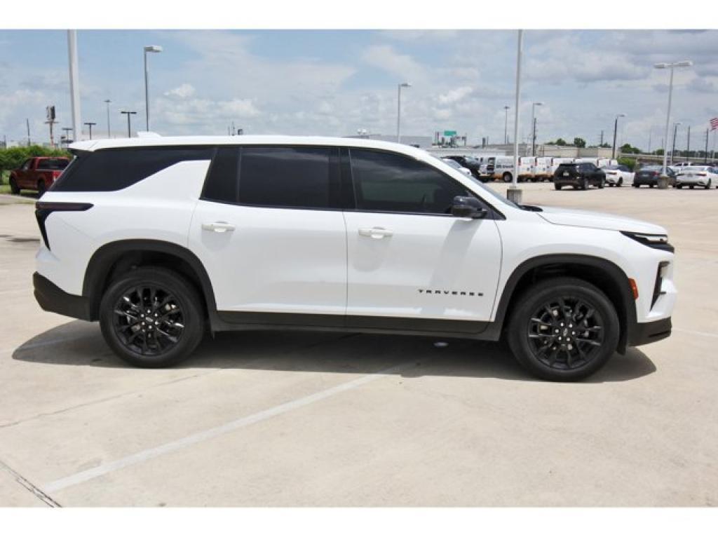 used 2024 Chevrolet Traverse car, priced at $37,999