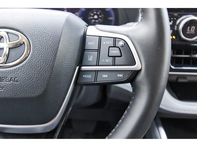 used 2024 Toyota Highlander car, priced at $43,999