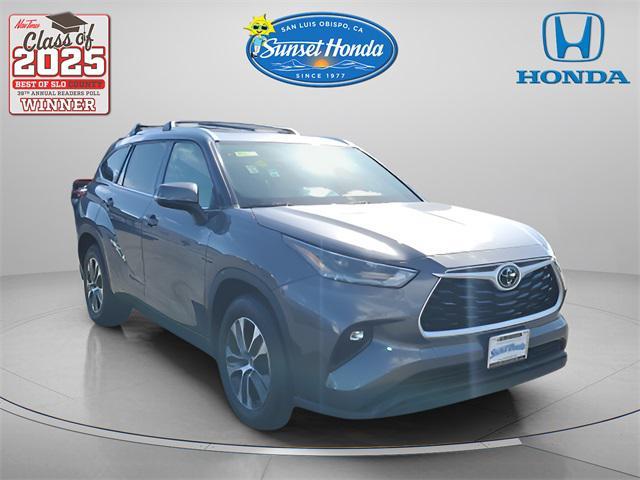 used 2021 Toyota Highlander car, priced at $35,687