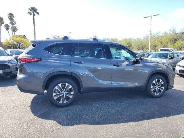 used 2021 Toyota Highlander car, priced at $39,777