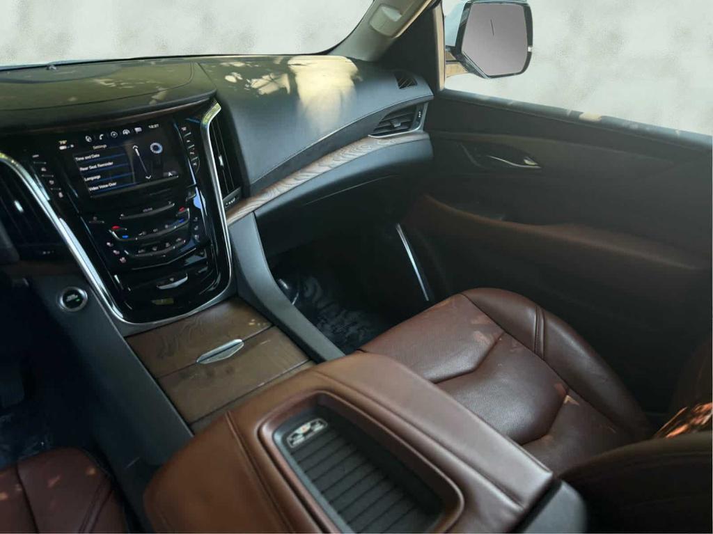 used 2020 Cadillac Escalade car, priced at $45,998