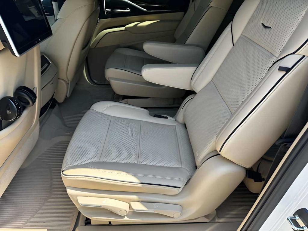 used 2023 Cadillac Escalade ESV car, priced at $81,998