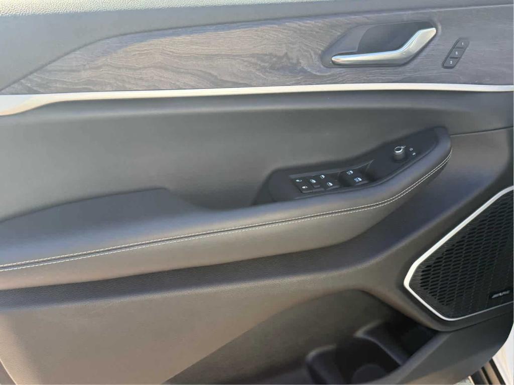 used 2021 Jeep Grand Cherokee L car, priced at $29,595