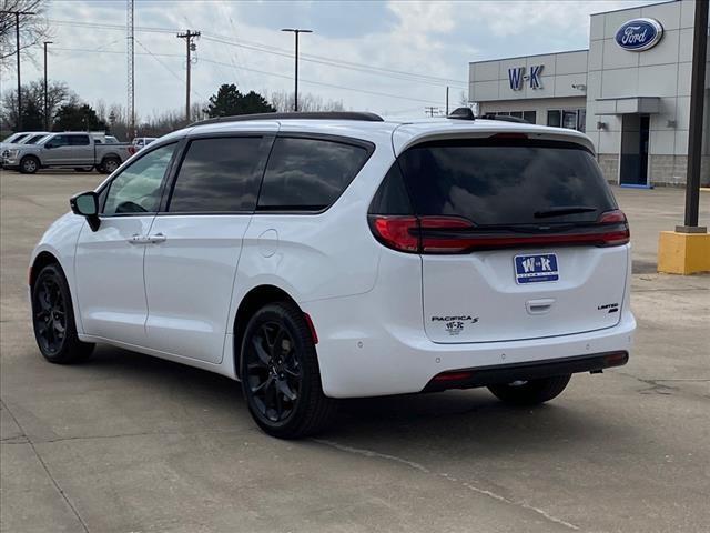new 2024 Chrysler Pacifica car, priced at $53,249