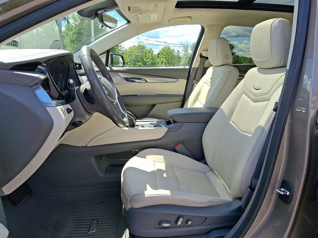 used 2023 Cadillac XT5 car, priced at $35,995