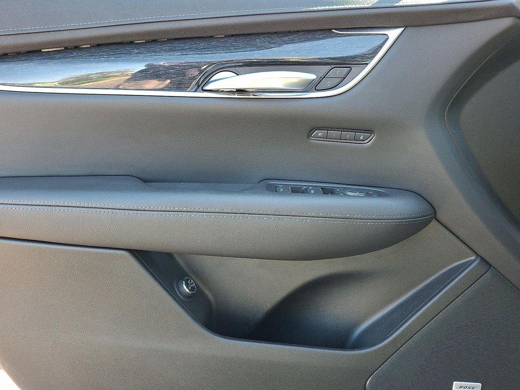 used 2022 Cadillac XT5 car, priced at $30,794